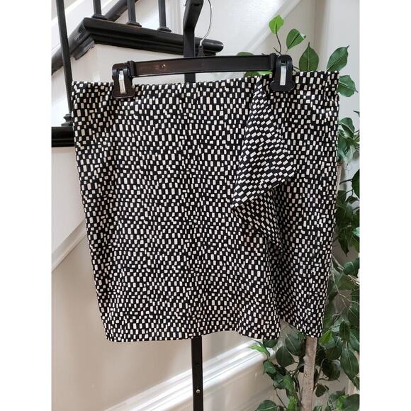 Vince Camuto Women Black & White Polyester Pull On A-Line Flared Stretch Skirt 8 - Picture 1 of 9